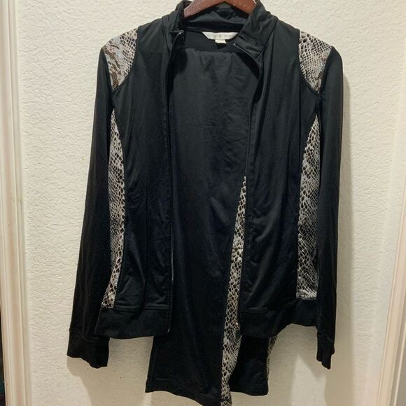 Boston Proper Jogging Suit Black snakeskin accent - Medium (US Size 8-10) - Picture 4 of 13